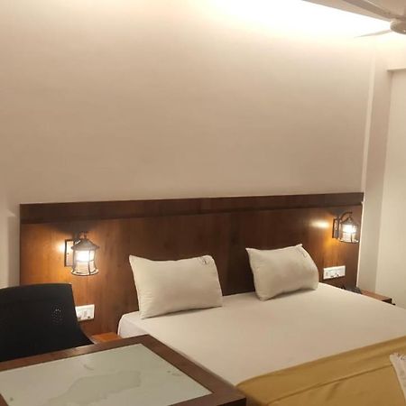 Hotel Anvisha Executive Mangvadi Bagian luar foto