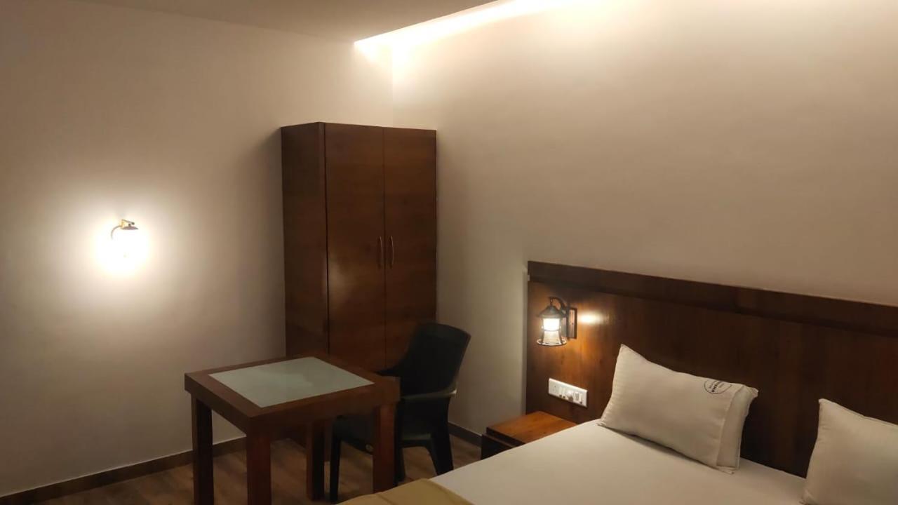 Hotel Anvisha Executive Mangvadi Bagian luar foto