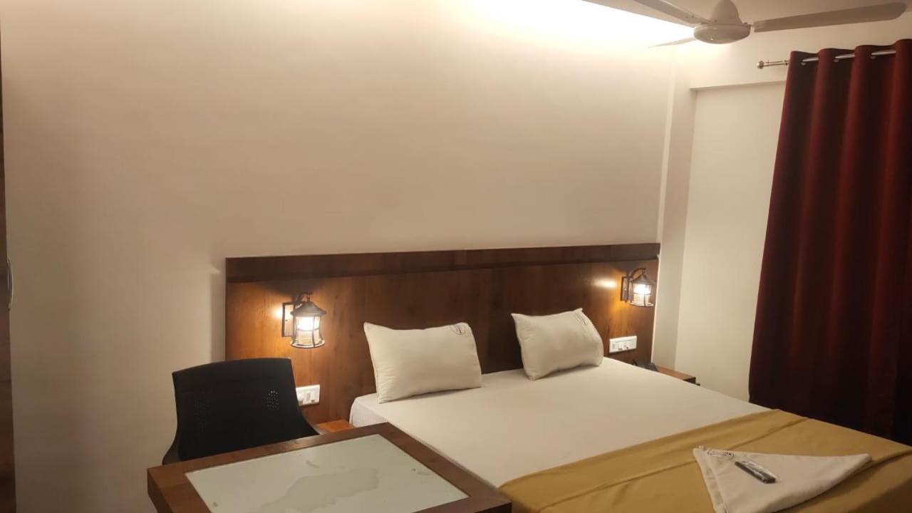 Hotel Anvisha Executive Mangvadi Bagian luar foto